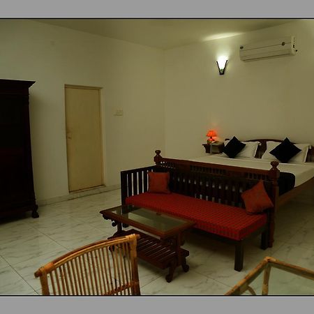 Le Capucin Hotell Pondicherry Exteriör bild