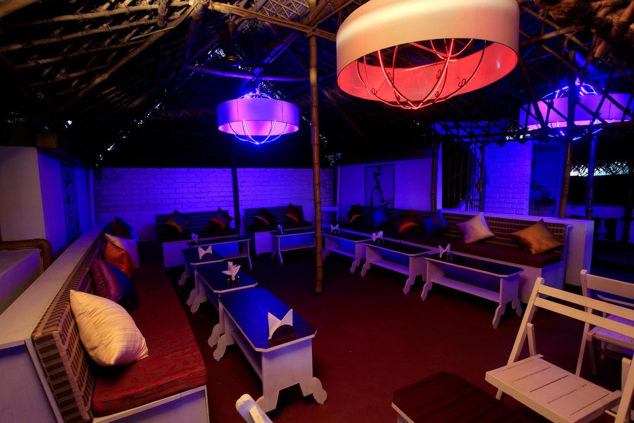 Le Capucin Hotell Pondicherry Exteriör bild